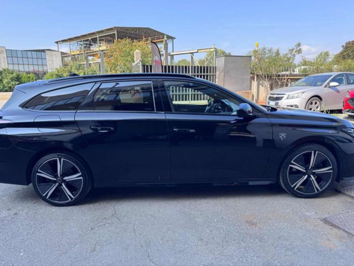 Peugeot 308 SW Hybrid 225 e-EAT8 GT Pack (4)