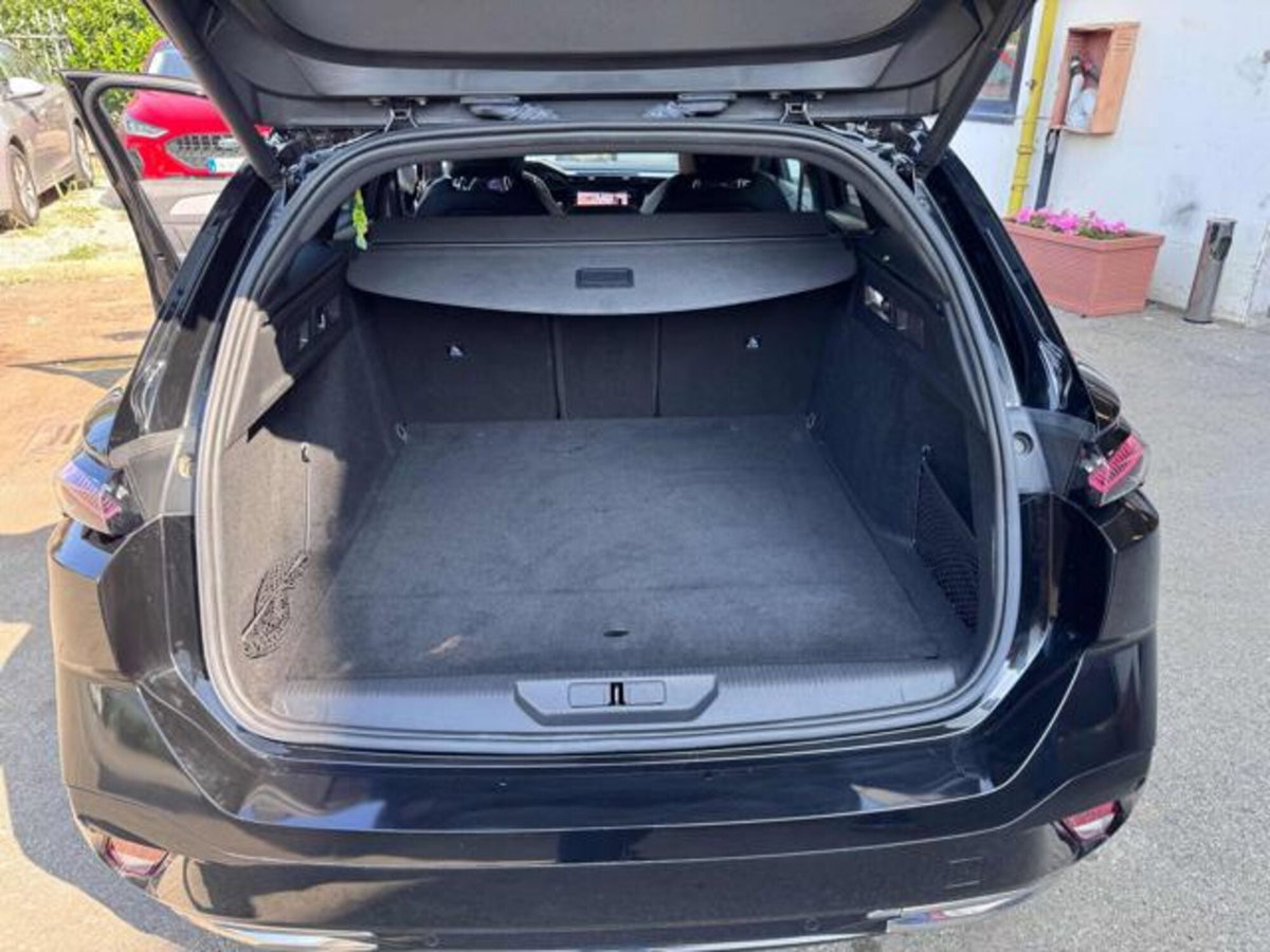 Peugeot 308 SW Hybrid 225 e-EAT8 GT Pack (9)