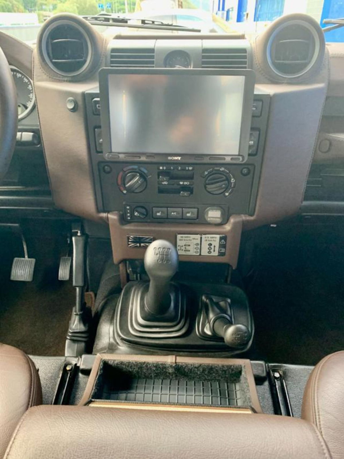 Land Rover Defender 90 2.4 TD4 Station Wagon SE (10)