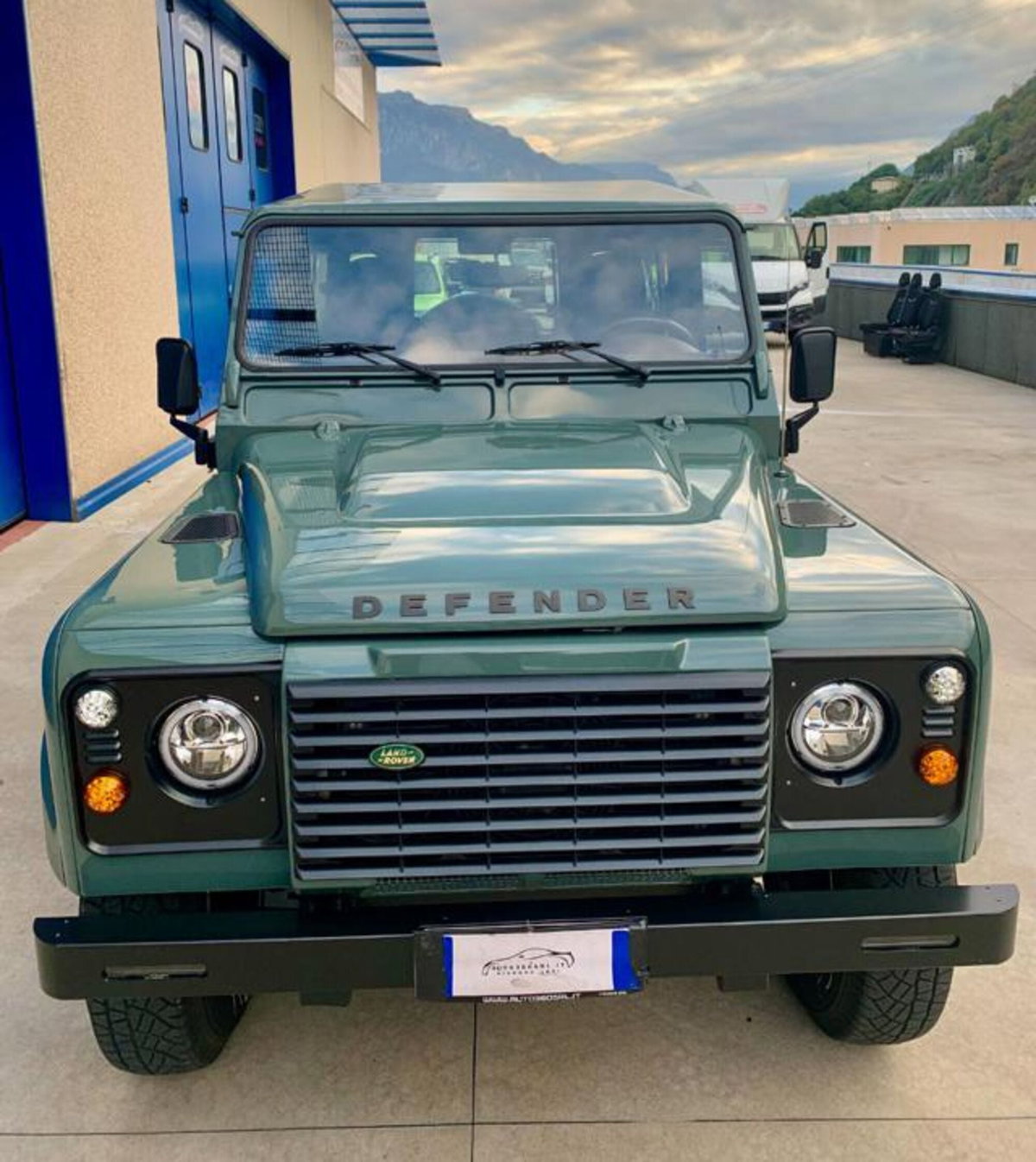 Land Rover Defender 90 2.4 TD4 Station Wagon SE (2)