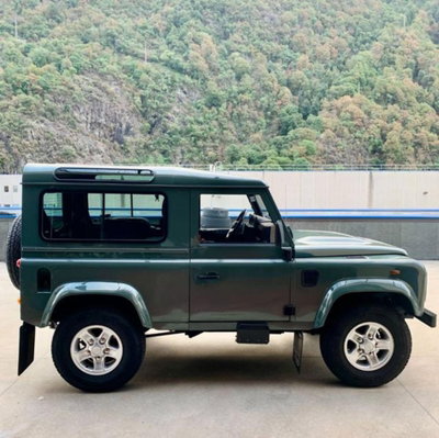 Land Rover Defender 90 2.4 TD4 Station Wagon SE (5)