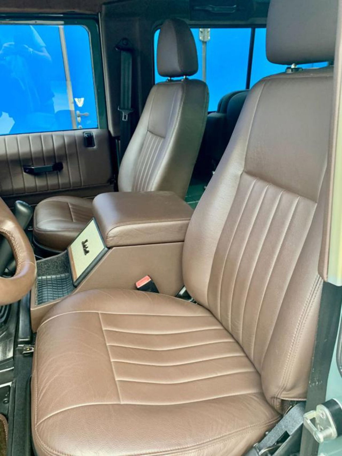 Land Rover Defender 90 2.4 TD4 Station Wagon SE (8)