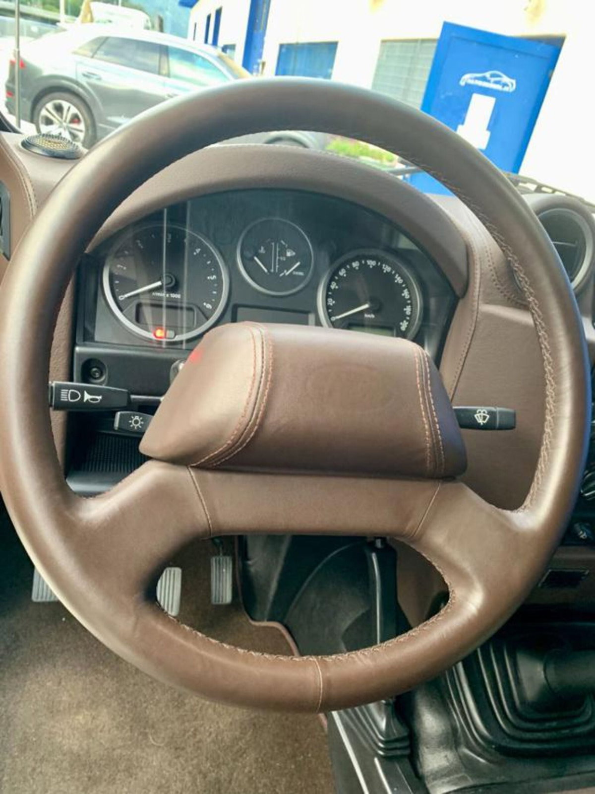 Land Rover Defender 90 2.4 TD4 Station Wagon SE (9)