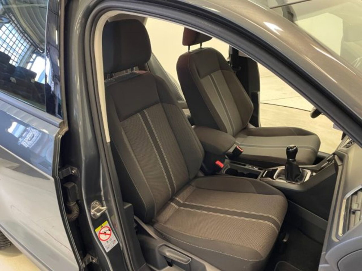 Volkswagen T-Roc 1.0 tsi Sport (8)