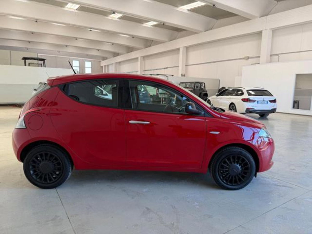 Lancia Ypsilon 1.0 FireFly 5 porte S&S Hybrid Ecochic Gold (10)