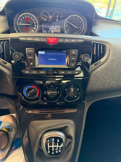 Lancia Ypsilon 1.0 FireFly 5 porte S&S Hybrid Ecochic Gold (14)