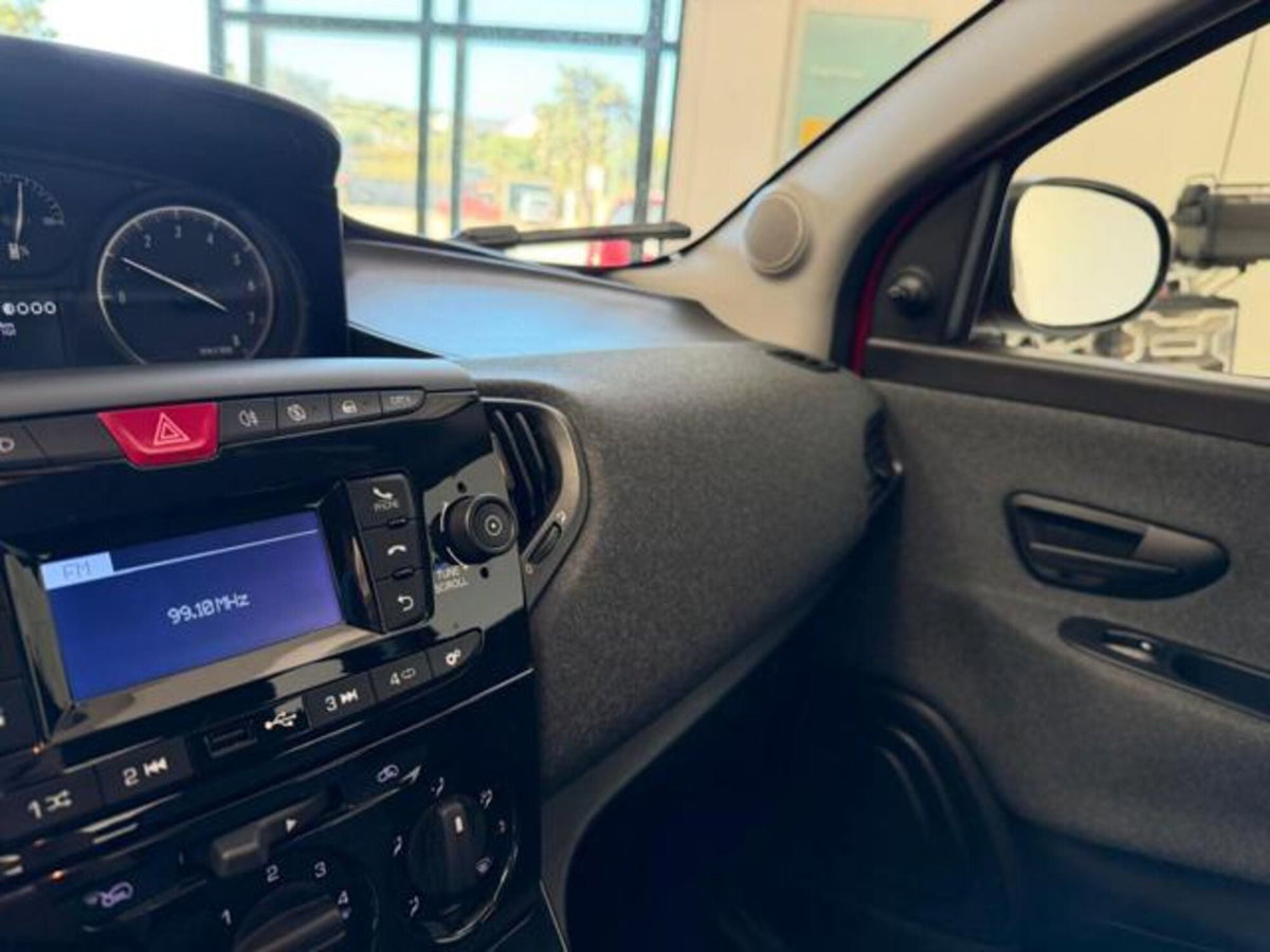 Lancia Ypsilon 1.0 FireFly 5 porte S&S Hybrid Ecochic Gold (15)