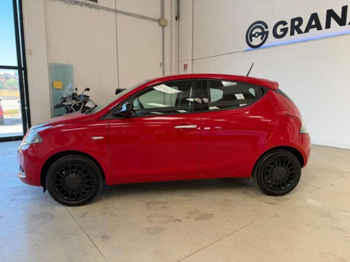 Lancia Ypsilon 1.0 FireFly 5 porte S&S Hybrid Ecochic Gold (3)