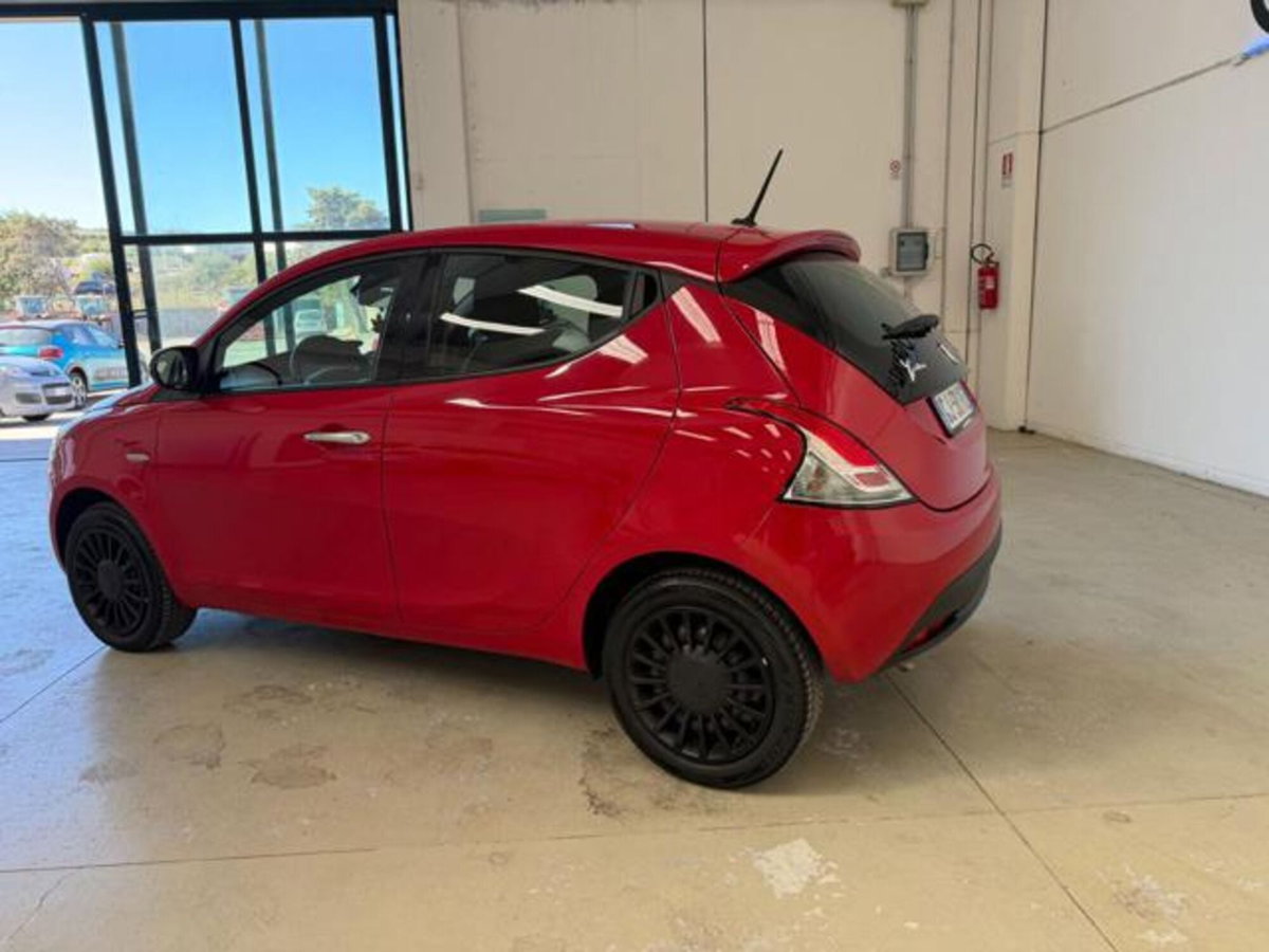 Lancia Ypsilon 1.0 FireFly 5 porte S&S Hybrid Ecochic Gold (6)