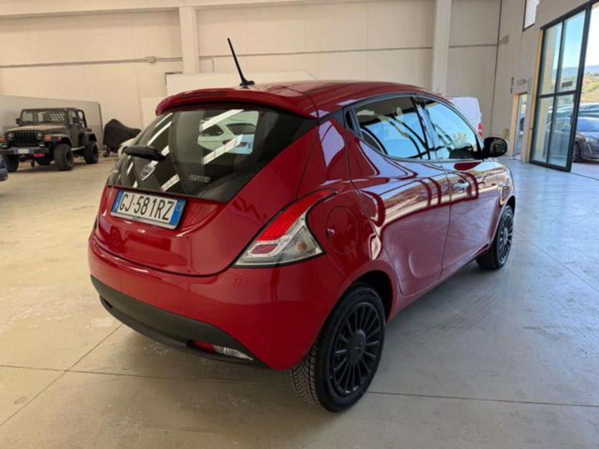 Lancia Ypsilon 1.0 FireFly 5 porte S&S Hybrid Ecochic Gold (8)