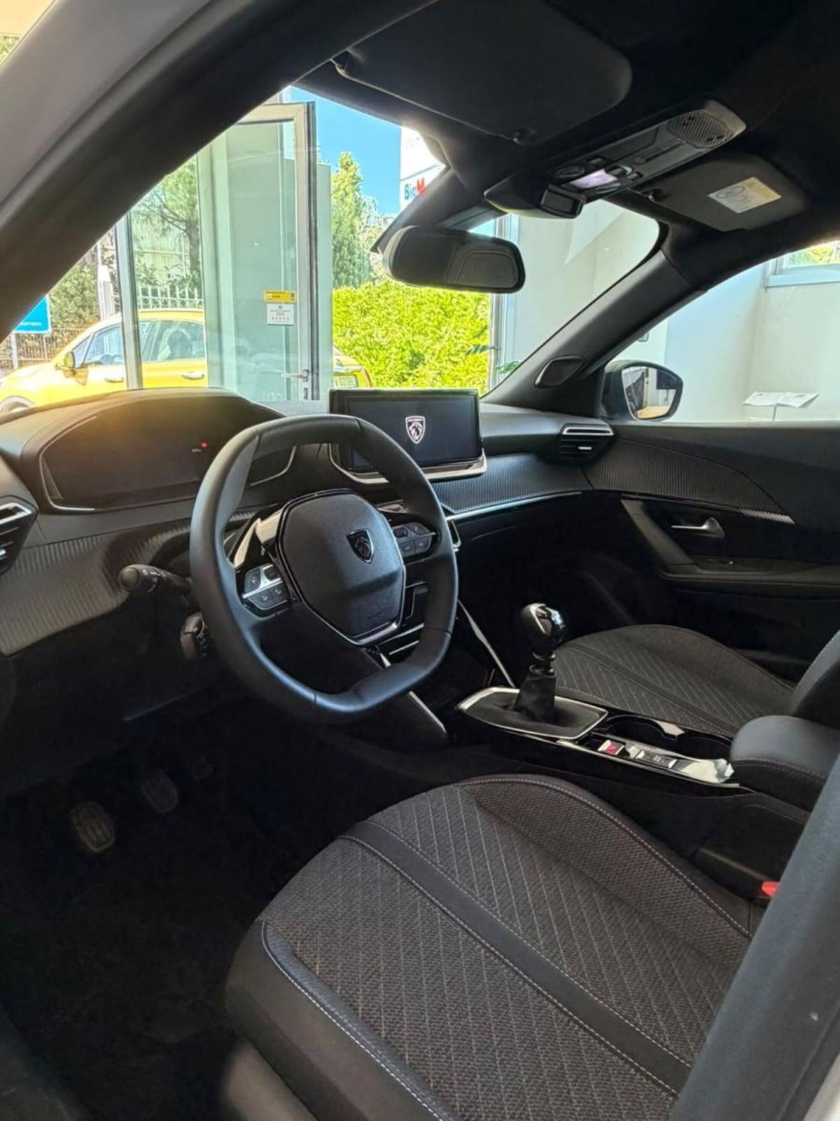Peugeot 2008 PureTech 100 S&S Allure (5)