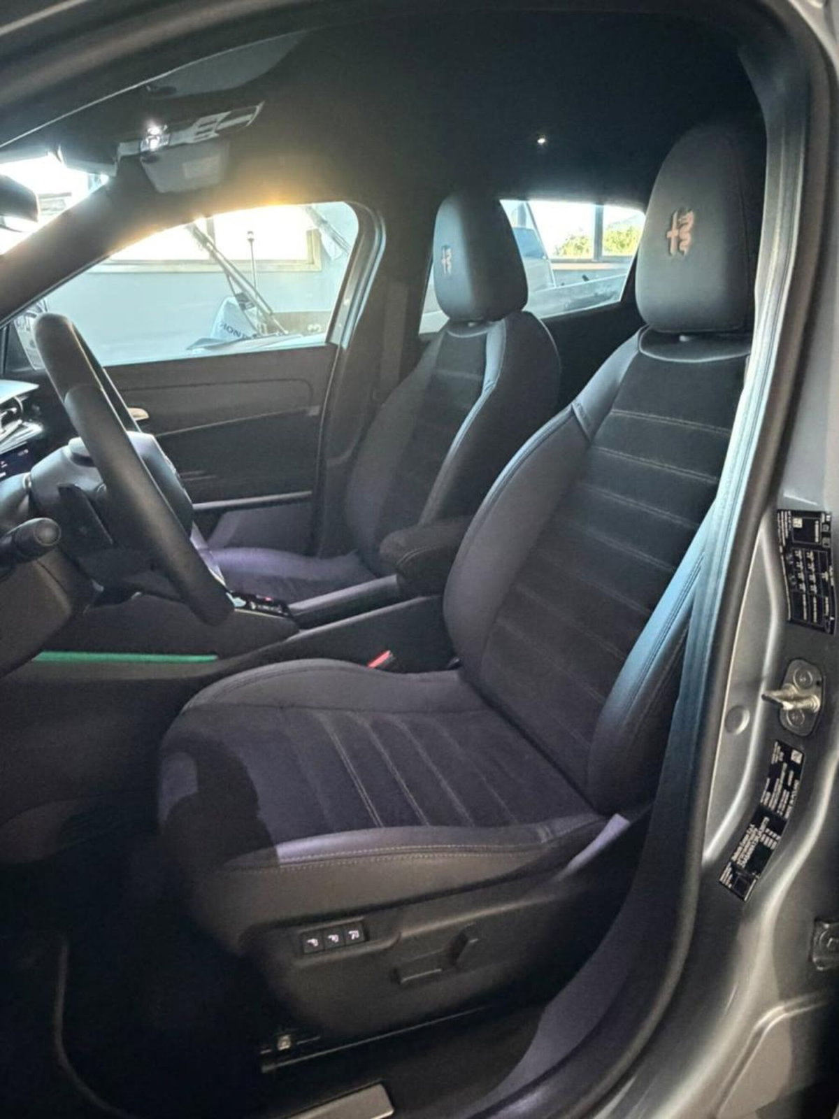 Alfa Romeo Junior 1.2 ibrida Q4 Intensa 145cv edct6 (11)