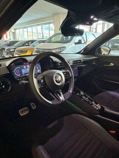 Alfa Romeo Junior 1.2 ibrida Q4 Intensa 145cv edct6 (9)