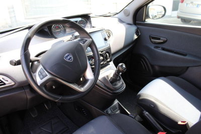 Lancia Ypsilon 1.0 FireFly 5 porte S&S Hybrid Ecochic Gold (10)