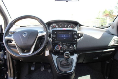 Lancia Ypsilon 1.0 FireFly 5 porte S&S Hybrid Ecochic Gold (18)
