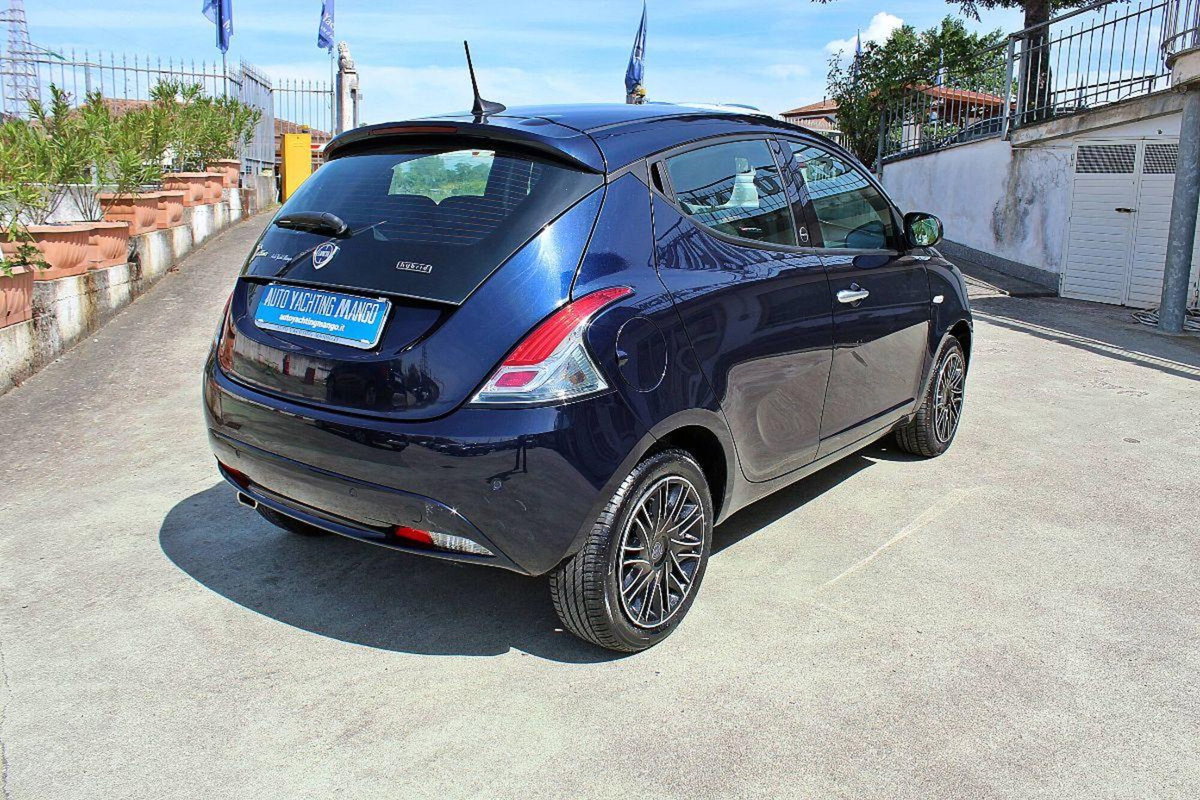 Lancia Ypsilon 1.0 FireFly 5 porte S&S Hybrid Ecochic Gold (4)