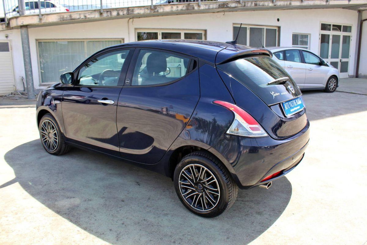Lancia Ypsilon 1.0 FireFly 5 porte S&S Hybrid Ecochic Gold (6)