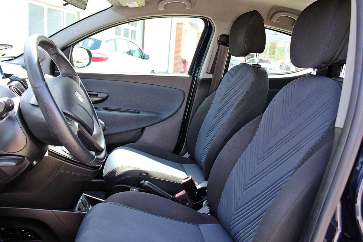 Lancia Ypsilon 1.0 FireFly 5 porte S&S Hybrid Ecochic Gold (9)