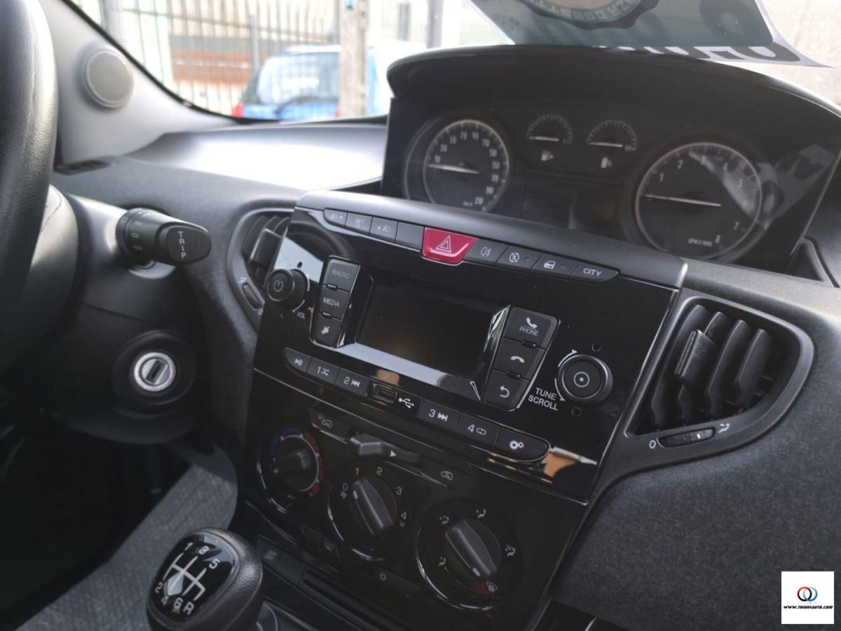 Lancia Ypsilon 1.0 FireFly 5 porte S&S Hybrid Ecochic A. Ferretti (13)
