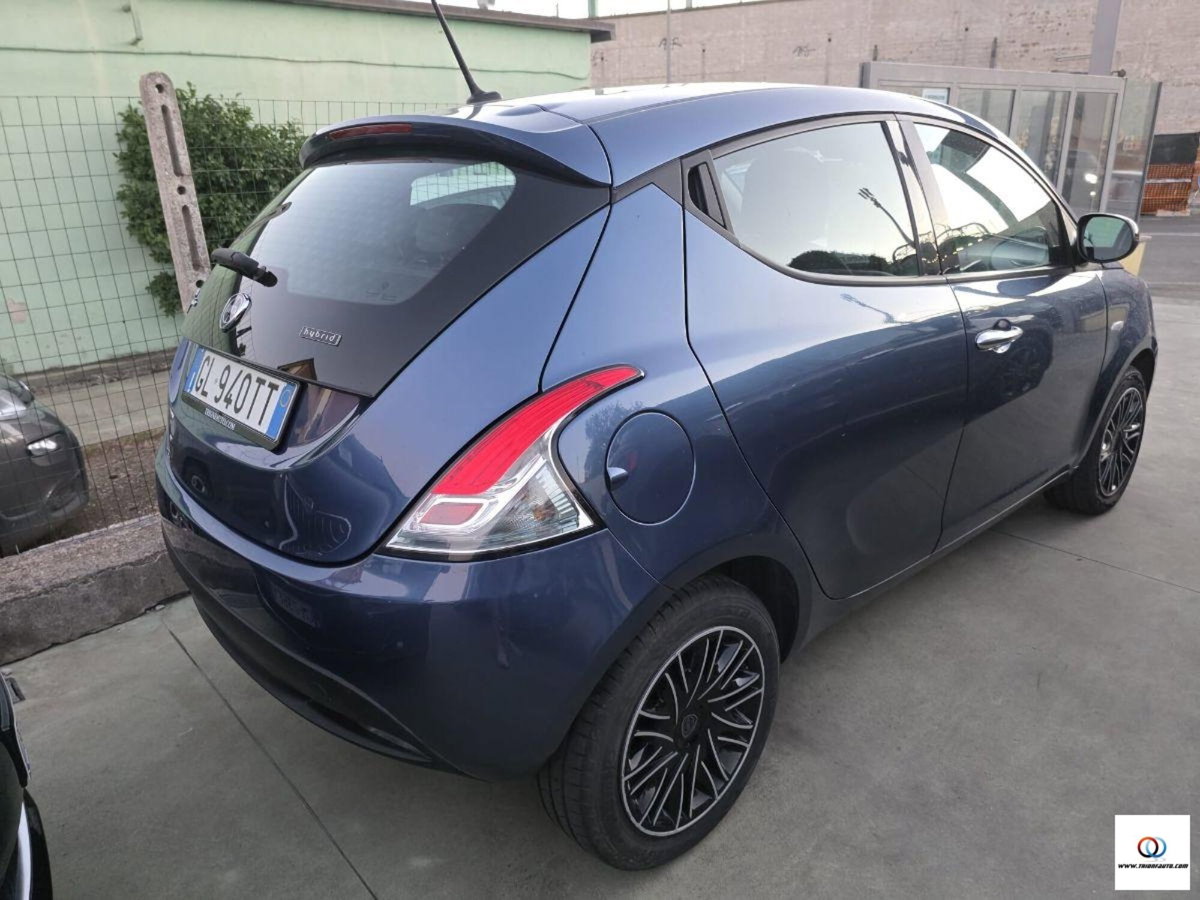Lancia Ypsilon 1.0 FireFly 5 porte S&S Hybrid Ecochic A. Ferretti (5)