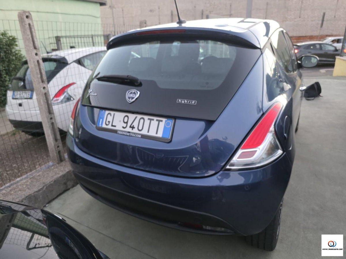 Lancia Ypsilon 1.0 FireFly 5 porte S&S Hybrid Ecochic A. Ferretti (6)