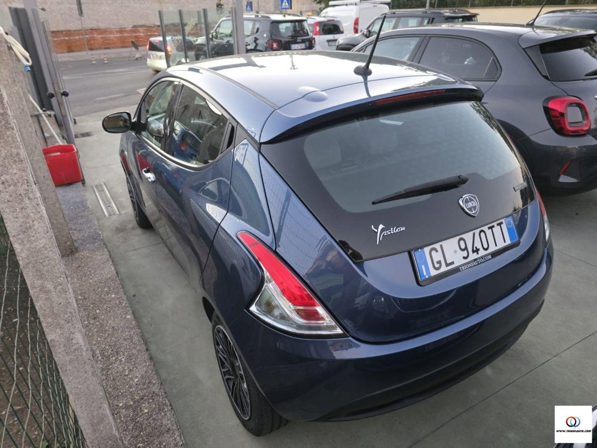 Lancia Ypsilon 1.0 FireFly 5 porte S&S Hybrid Ecochic A. Ferretti (7)
