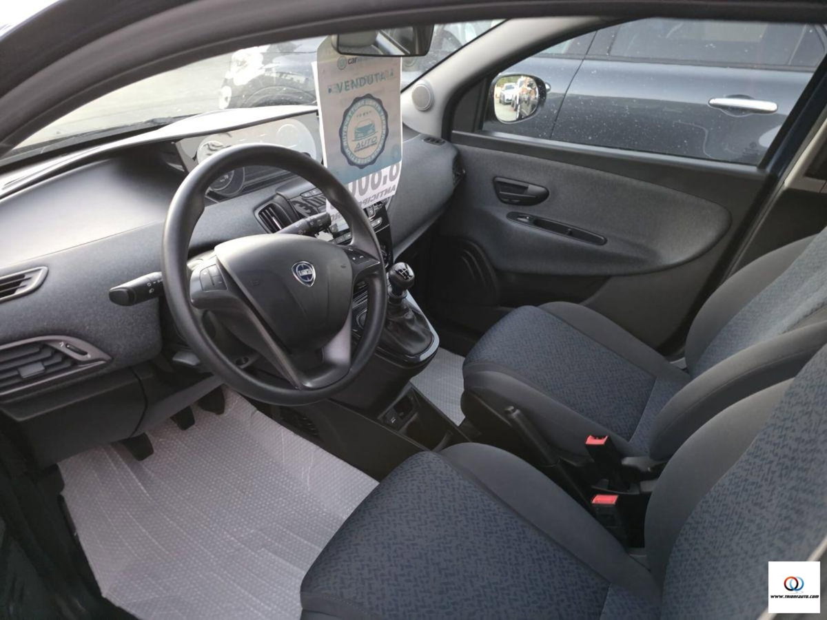 Lancia Ypsilon 1.0 FireFly 5 porte S&S Hybrid Ecochic A. Ferretti (8)