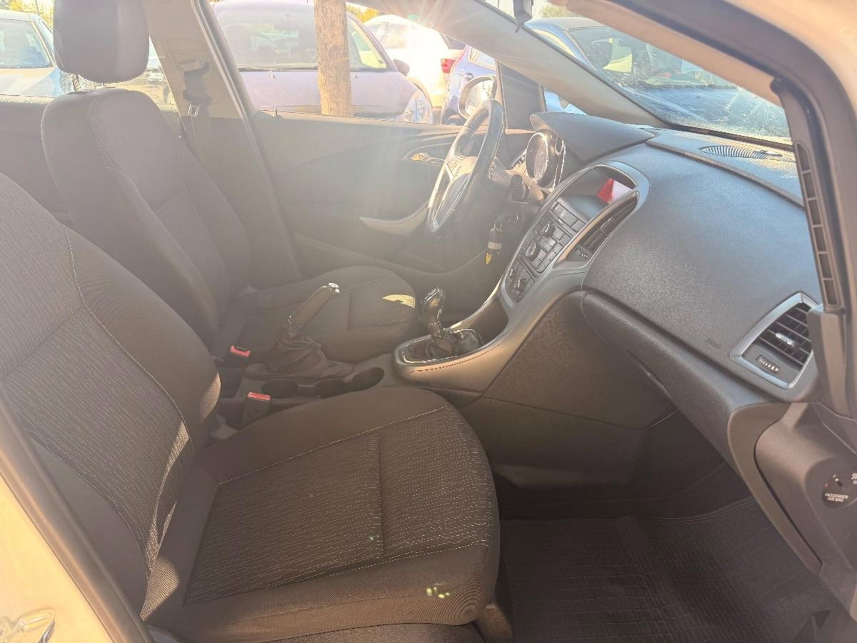 Opel Astra Station Wagon 1.4 Turbo 140CV Sports GPL Tech Cosmo (11)