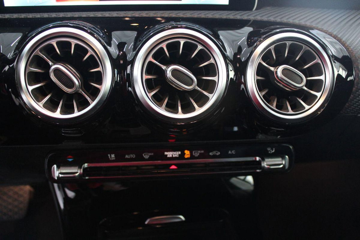 Mercedes-Benz Classe A 180 d Automatic Business (16)