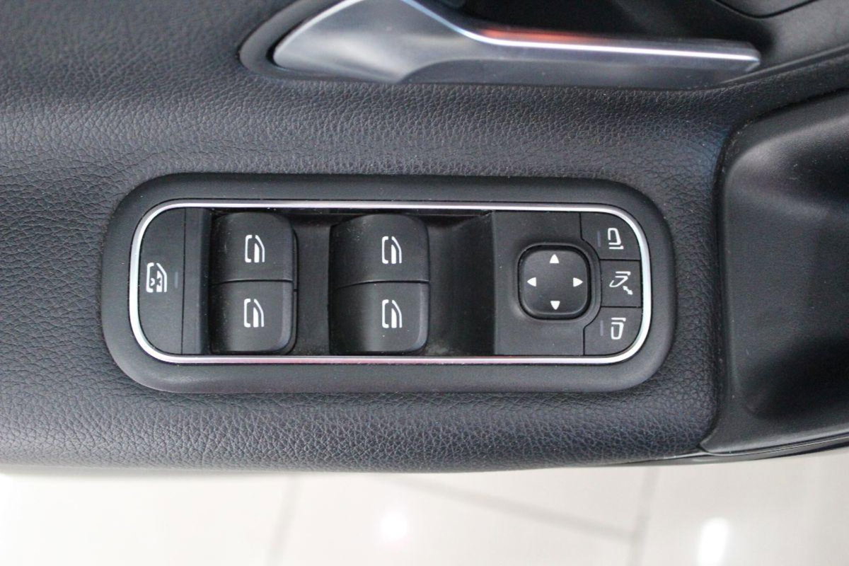 Mercedes-Benz Classe A 180 d Automatic Business (19)