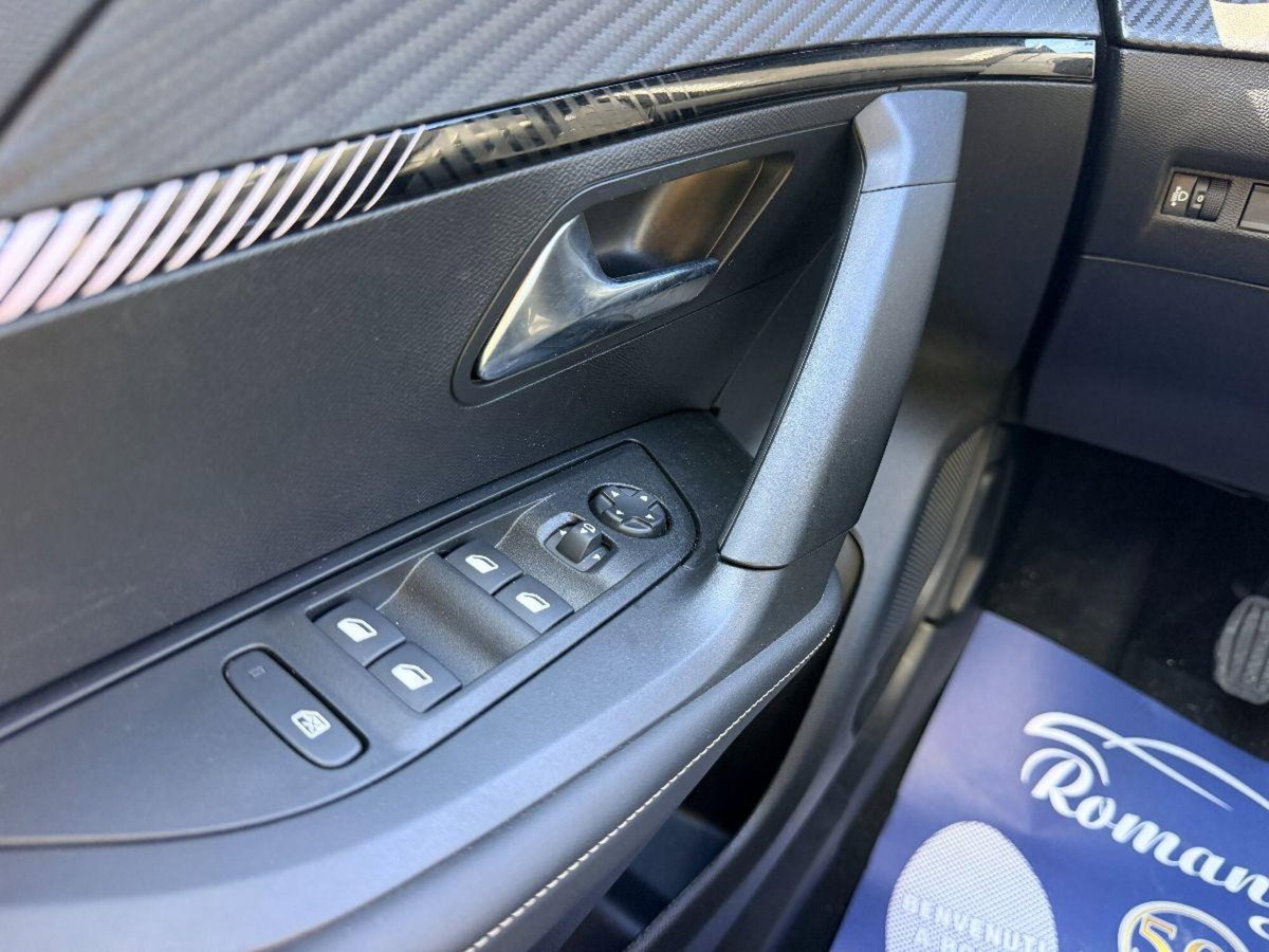 Peugeot 2008 PureTech 100 S&S Allure (16)