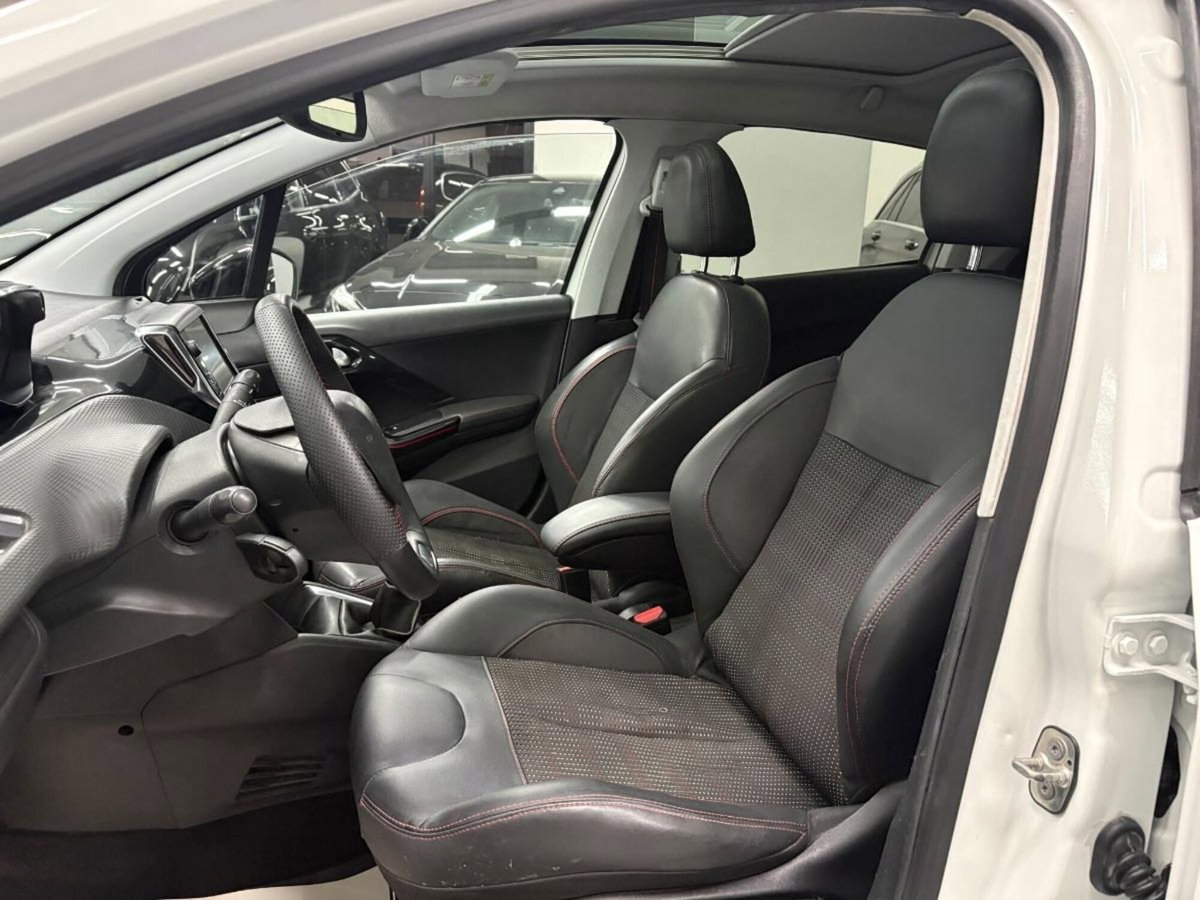 Peugeot 208 100 5 porte GT Line (10)