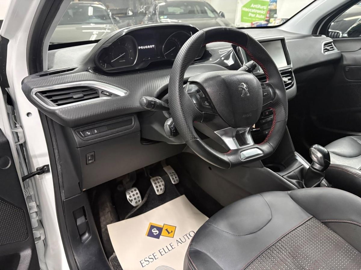 Peugeot 208 100 5 porte GT Line (11)