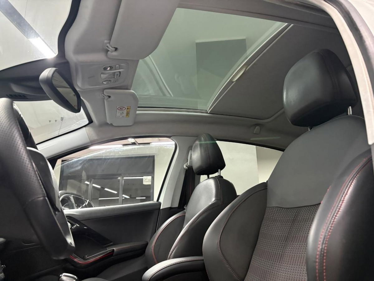 Peugeot 208 100 5 porte GT Line (9)