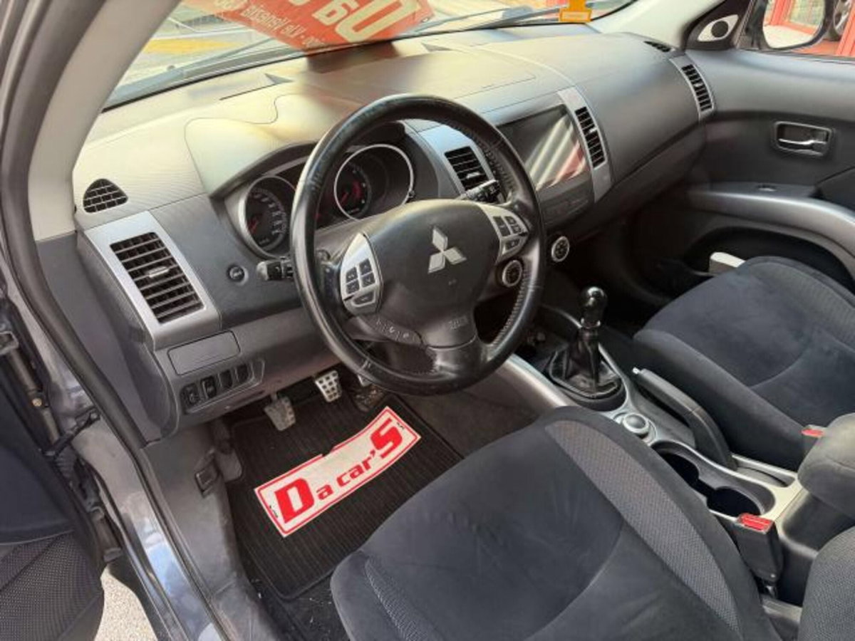 Mitsubishi Outlander 2.0 DI-D Instyle 7 p.ti DPF (12)