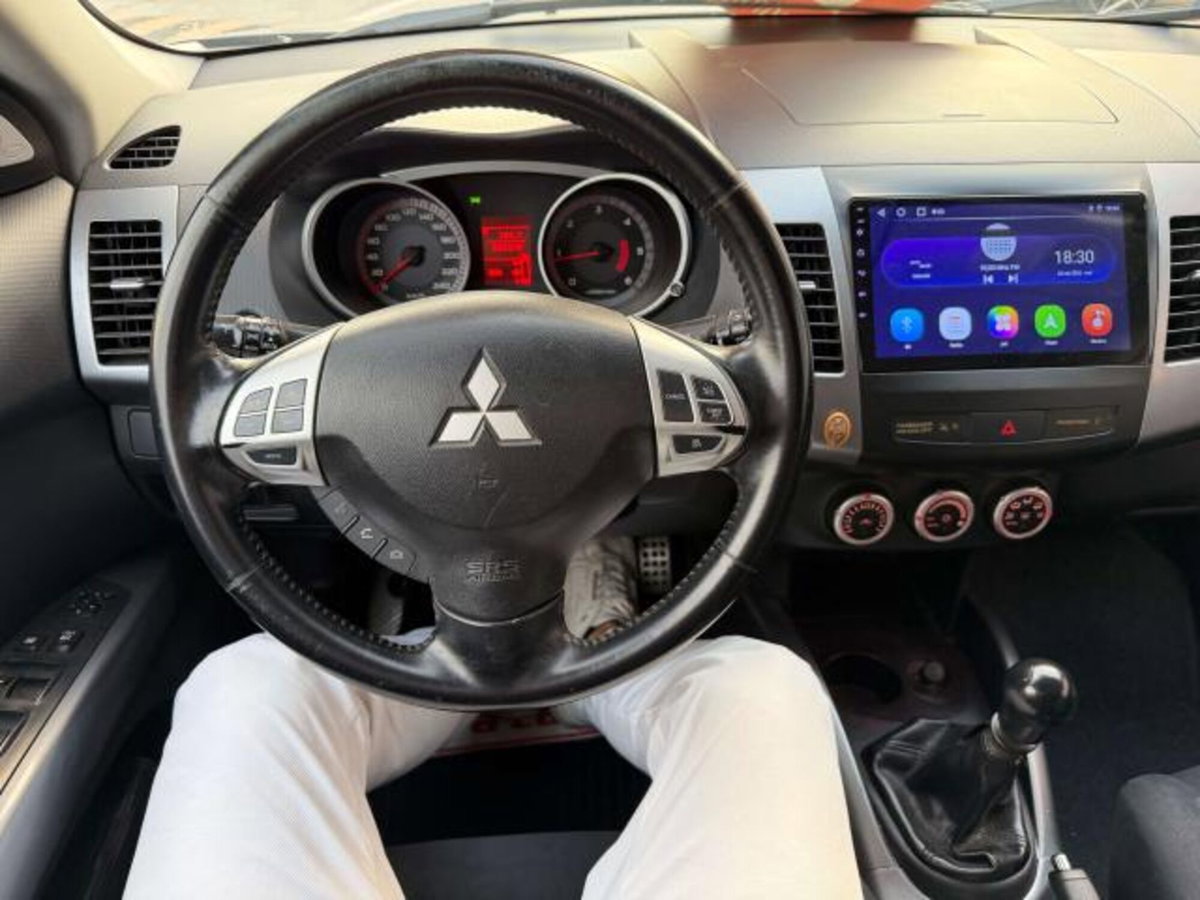 Mitsubishi Outlander 2.0 DI-D Instyle 7 p.ti DPF (14)
