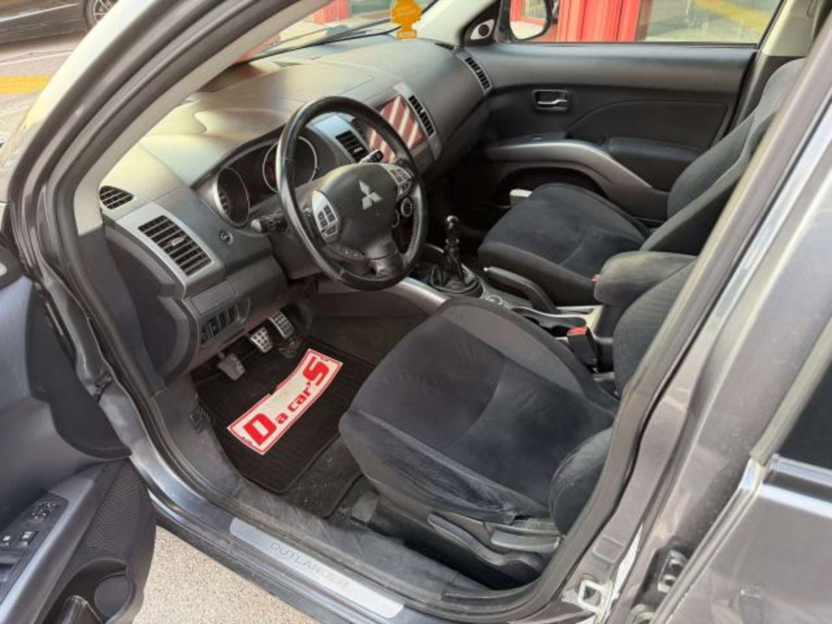 Mitsubishi Outlander 2.0 DI-D Instyle 7 p.ti DPF (2)