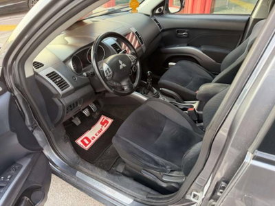 Mitsubishi Outlander 2.0 DI-D Instyle 7 p.ti DPF (2)