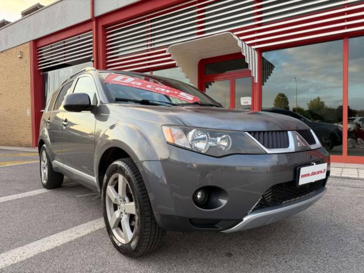 Mitsubishi Outlander 2.0 DI-D Instyle 7 p.ti DPF (7)