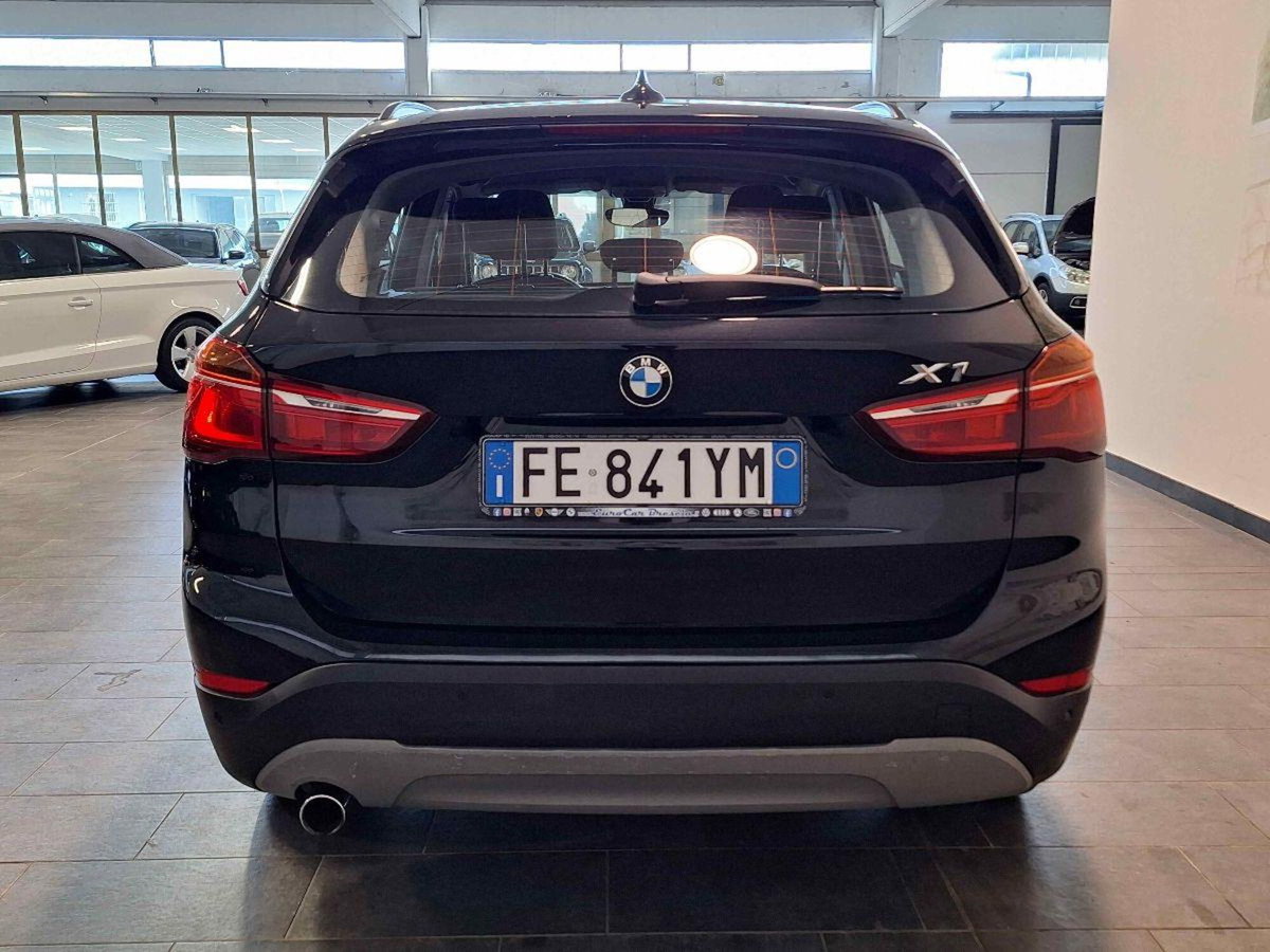 BMW X1 sDrive18d Business (4)