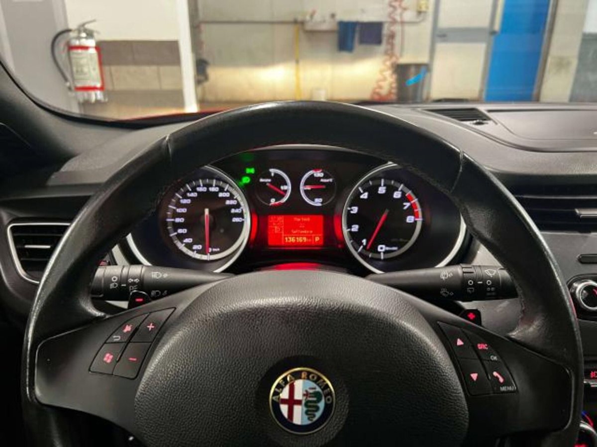 Alfa Romeo Giulietta 1.4 Turbo multiair Distinctive 170cv (12)