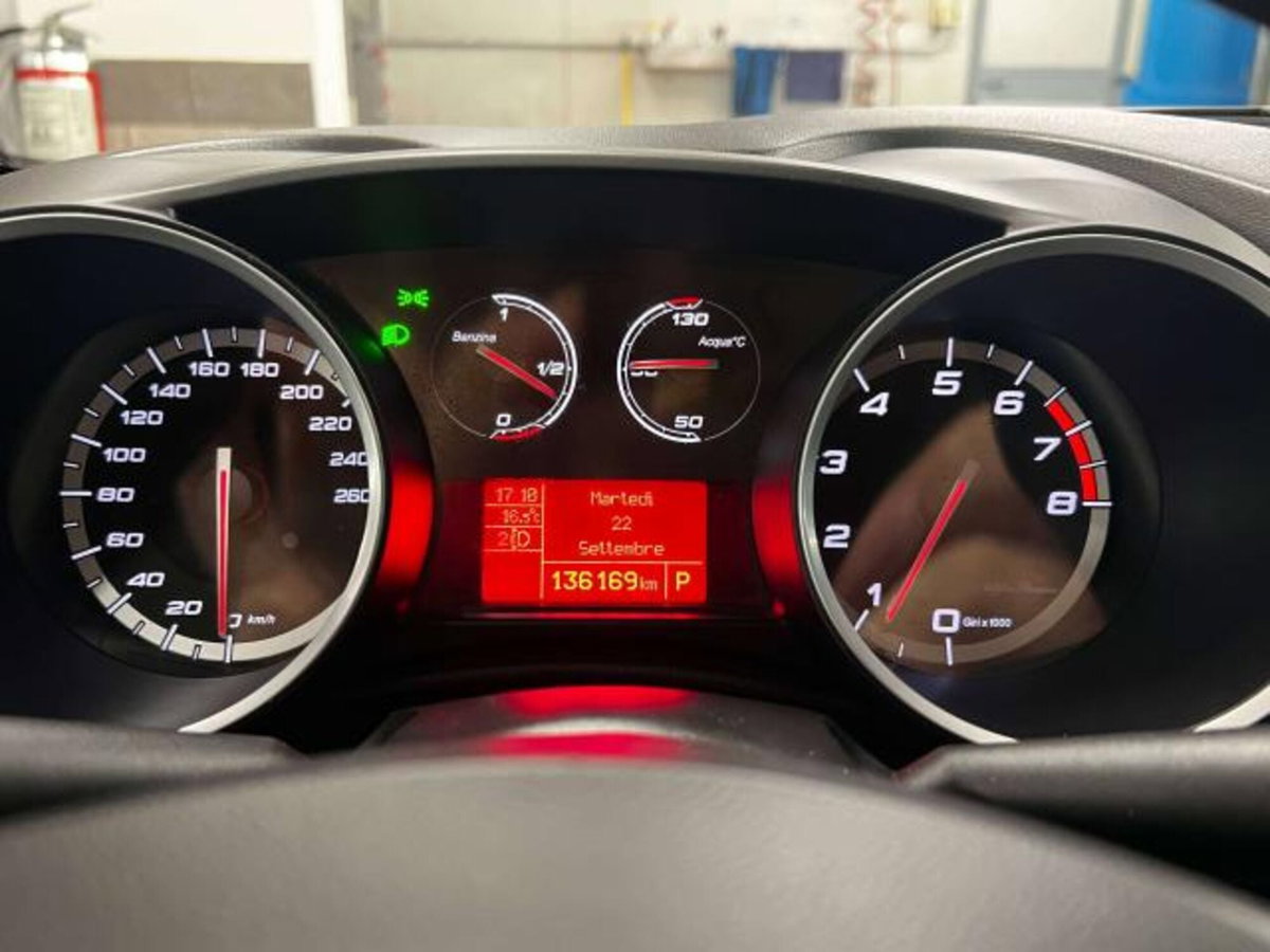 Alfa Romeo Giulietta 1.4 Turbo multiair Distinctive 170cv (13)