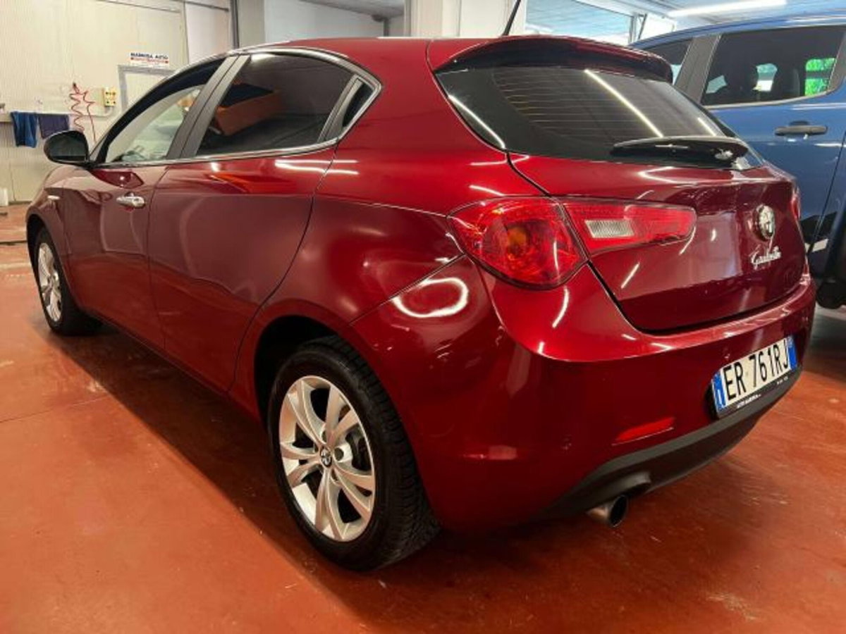 Alfa Romeo Giulietta 1.4 Turbo multiair Distinctive 170cv (2)