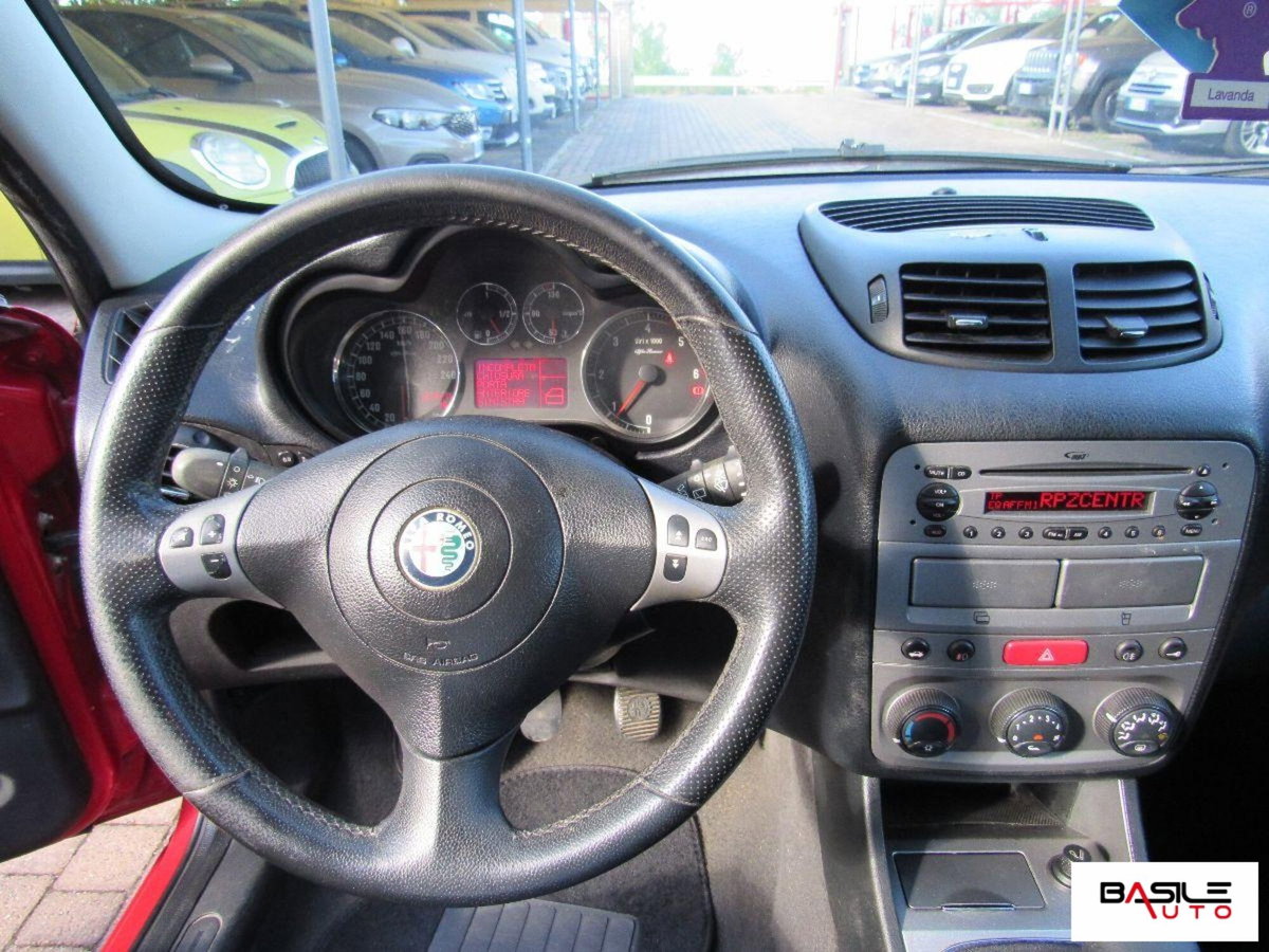Alfa Romeo 147 1.9 JTD (120) 5 porte Exclusive (8)