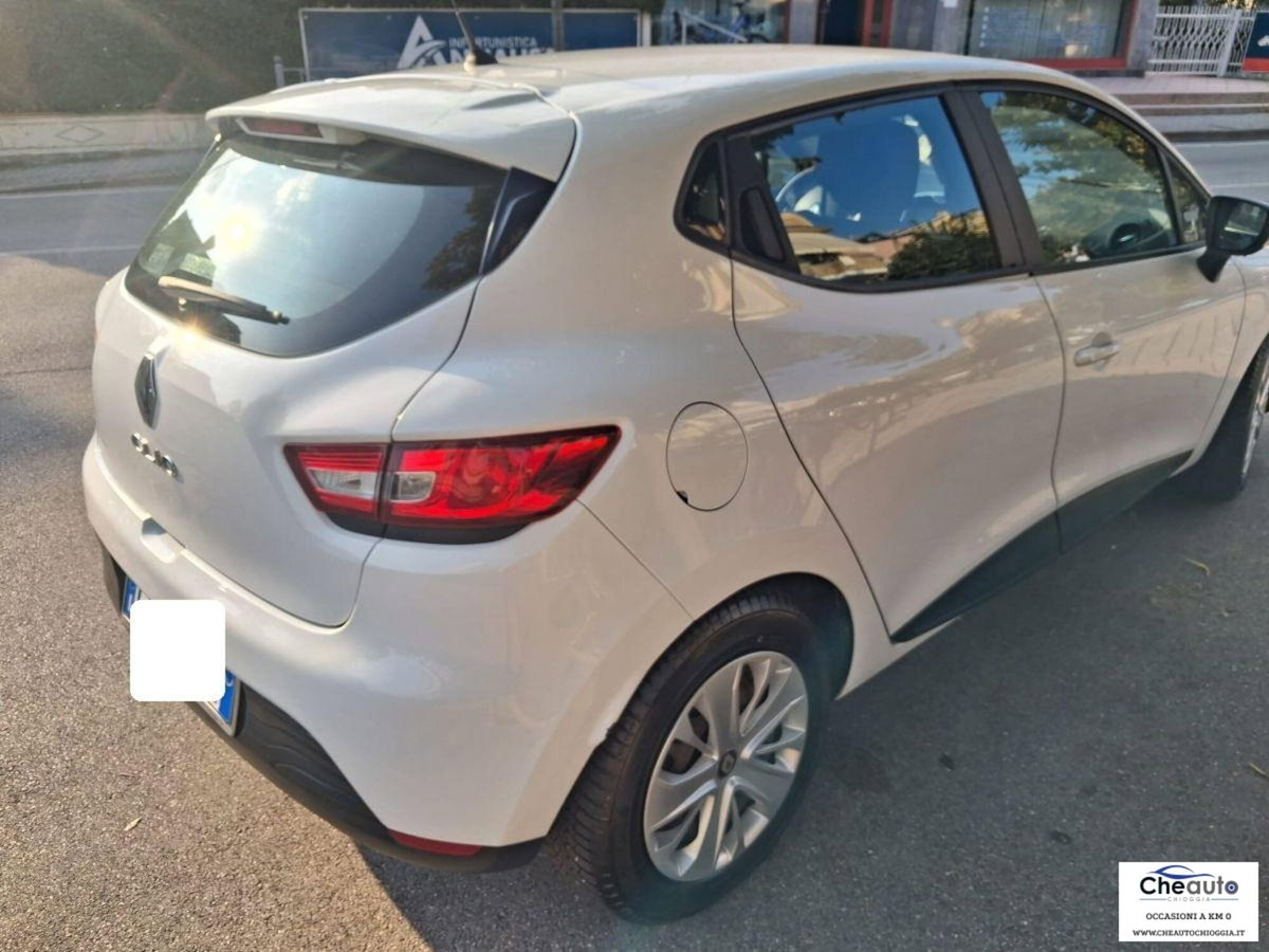 Renault Clio 1.2 75CV 5 porte Wave (4)