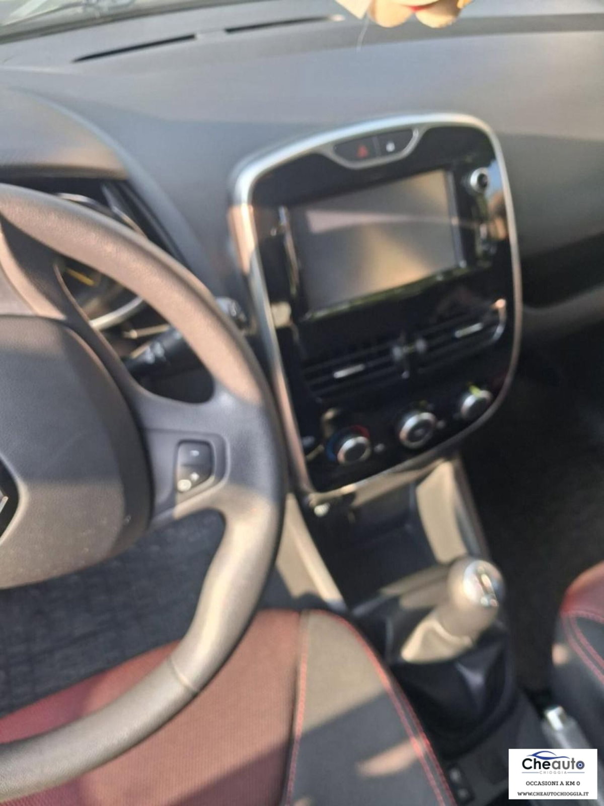 Renault Clio 1.2 75CV 5 porte Wave (8)