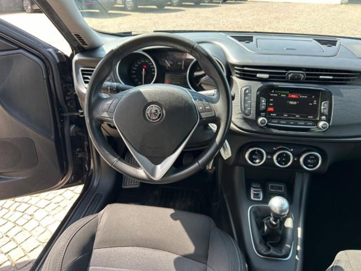 Alfa Romeo Giulietta 1.6 JTDm Giulietta 120cv (6)