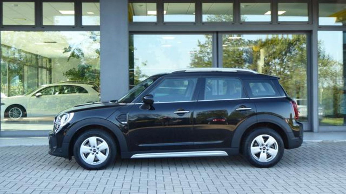 MINI Mini Countryman 2.0 Cooper D Essential Countryman (2)