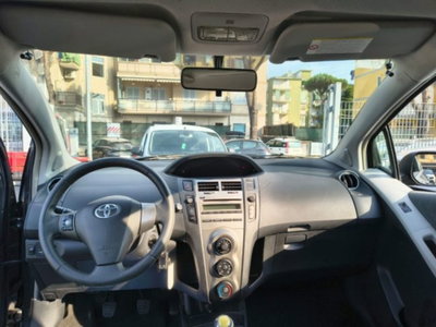 Toyota Yaris 1.3 3 porte Sol (12)