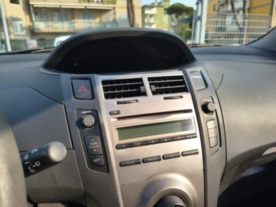Toyota Yaris 1.3 3 porte Sol (14)